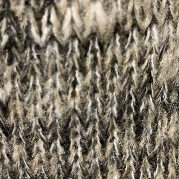 Max and Mia black and gray sweater - Picture 5 of 7